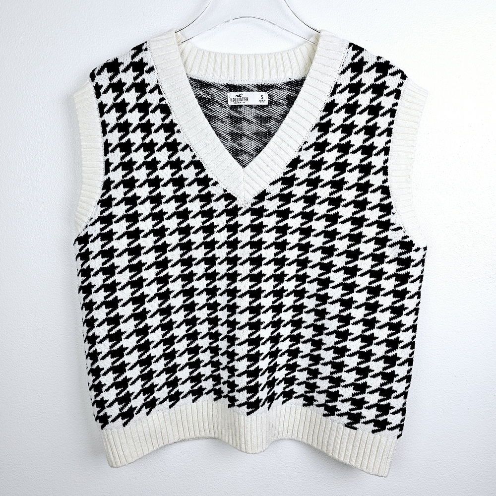 Hollister Black & White Houndstooth Sweater Vest